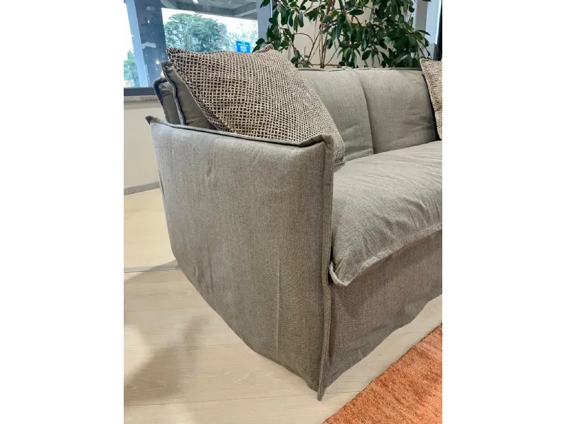 Divano moderno tessuto Clarck di Milano bedding con sconto del - 41%
