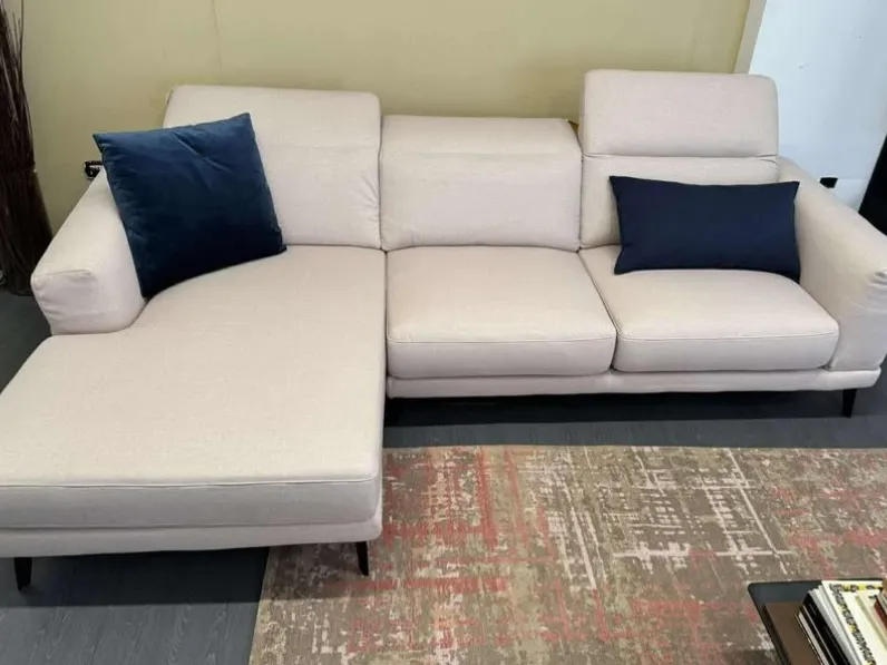 Divano Lambert tessuto in poliuretano  Le comfort in Offerta Outlet