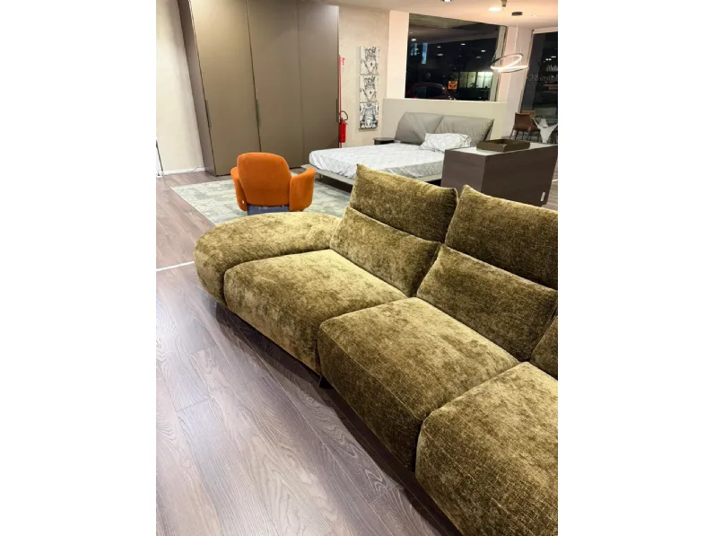 Divano moderno tessuto Levi light di Franco ferri con sconto del - 55%