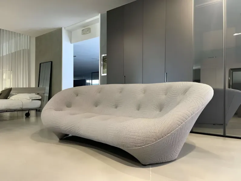 Divano Lineare modello Ploum di Ligne roset con forte sconto