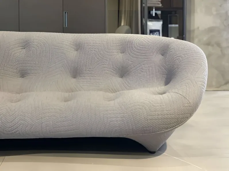 Divano Lineare modello Ploum di Ligne roset con forte sconto