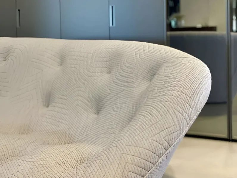 Divano Lineare modello Ploum di Ligne roset con forte sconto