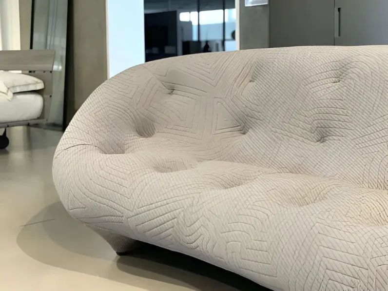 Divano Lineare modello Ploum di Ligne roset con forte sconto