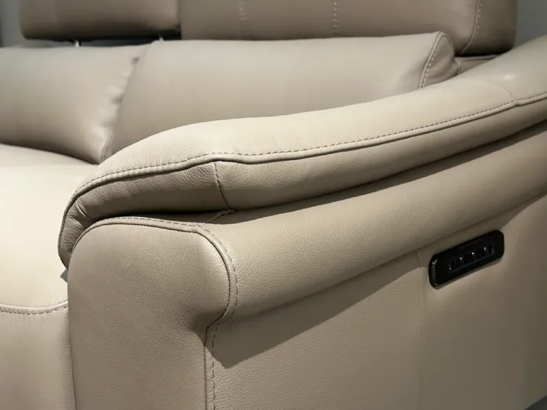 Divano Glendale in Pelle non sfoderabile  di Nicoletti home scontato 30%