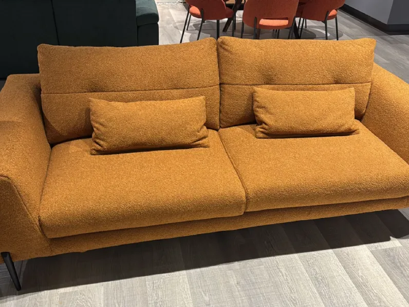 Divano Tudor in Tessuto non sfoderabile  di La casa moderna scontato 68%
