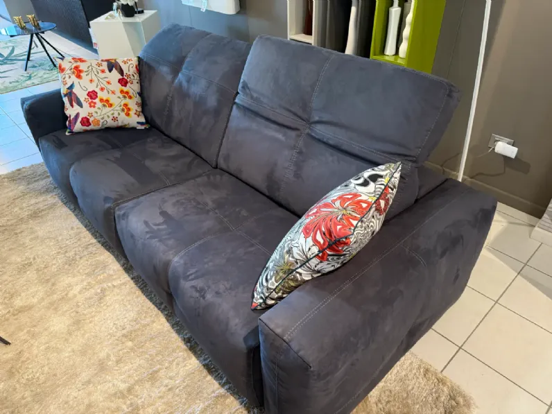 Divano design tessuto Nicolas di Calia con sconto del - 45%