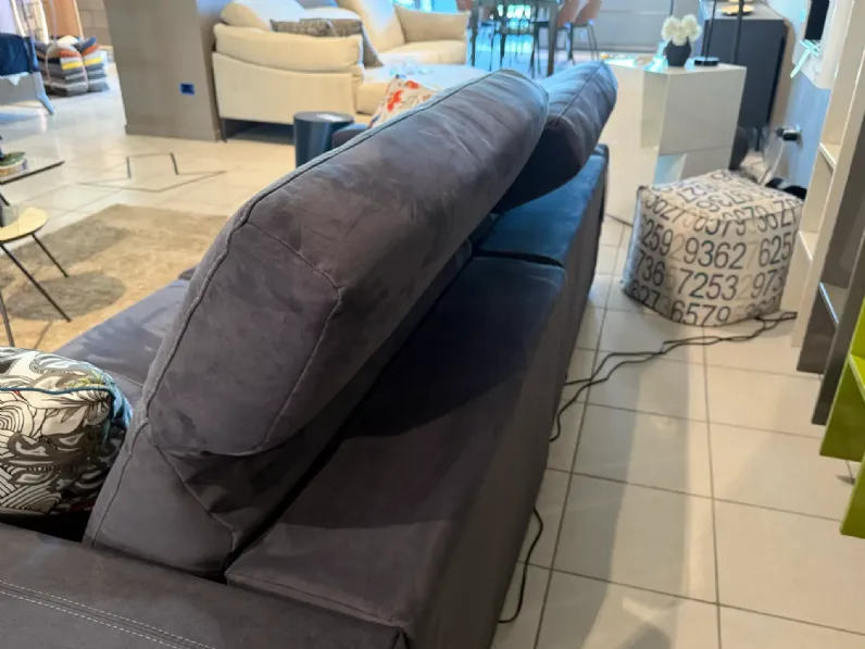 Divano design tessuto Nicolas di Calia con sconto del - 45%