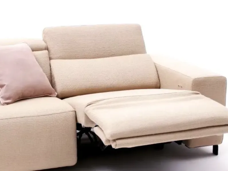 Divano Sebastian di Le comfort in stile moderno a prezzo scontato
