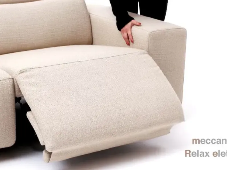 Divano Sebastian di Le comfort in stile moderno a prezzo scontato