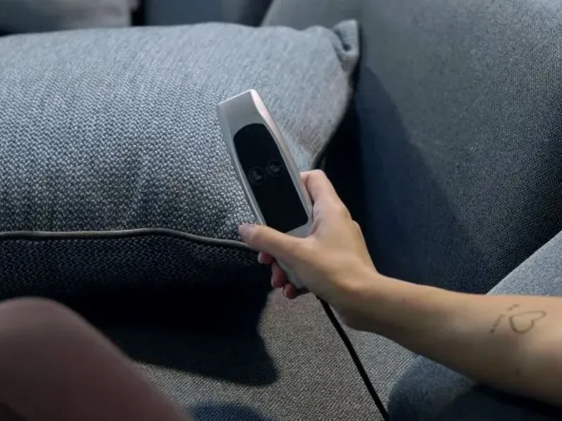 Divano da 3 posti modello Zeno di Le comfort scontato