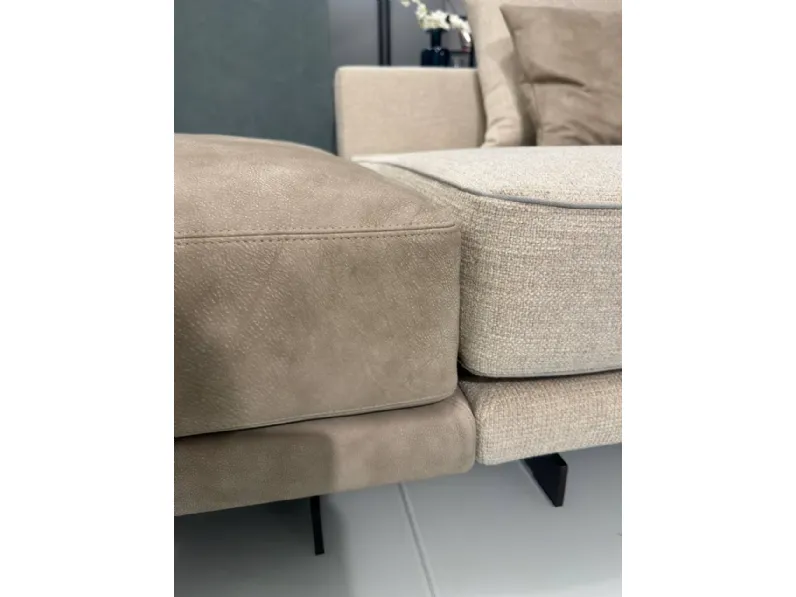 Divano Sheridan tessuto in poliuretano  Desirèe in Offerta Outlet