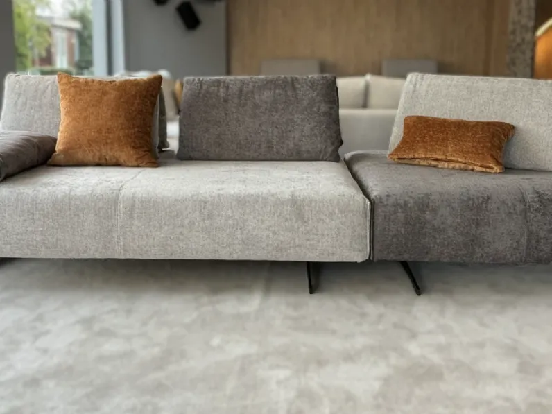 Lineare tessuto modello Divano di design abbraccio con pouf di Artigianale 