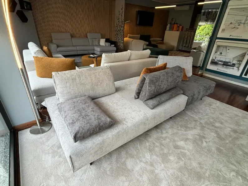 Lineare tessuto modello Divano di design abbraccio con pouf di Artigianale 