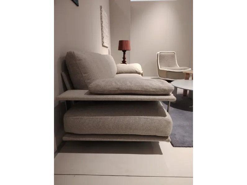 Divano moderno modello Heston  scontato 