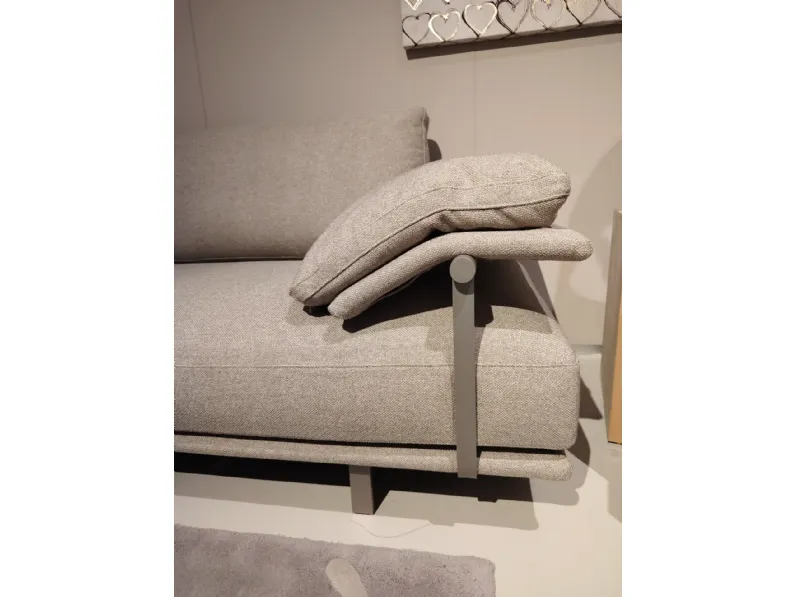Divano moderno modello Heston  scontato 