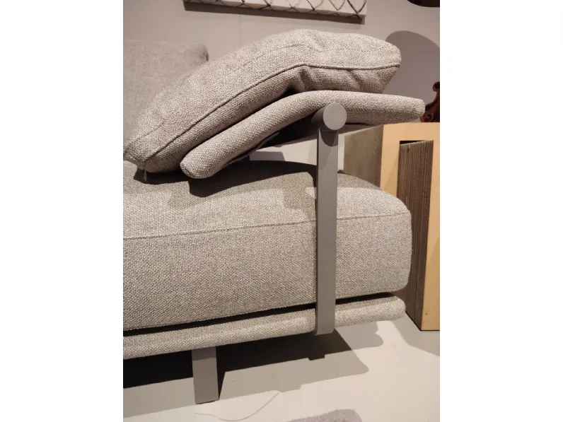 Divano moderno modello Heston  scontato 
