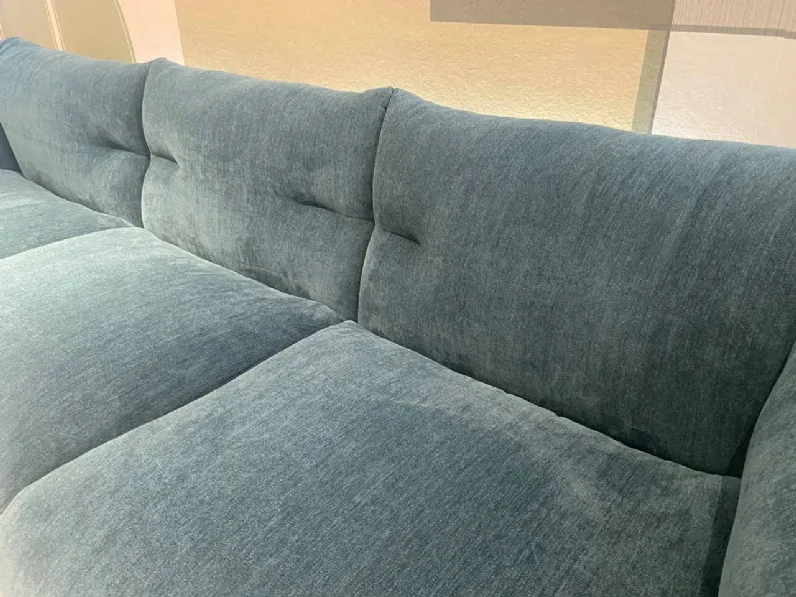 Scopri il prezzo riservato del divano Lineare Moncloud Cassina in foto 