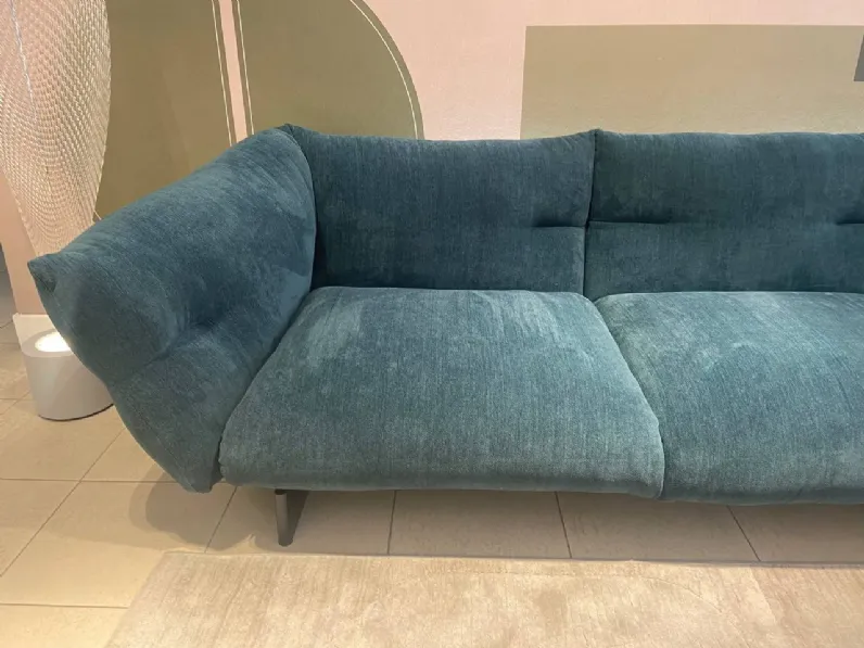Scopri il prezzo riservato del divano Lineare Moncloud Cassina in foto 