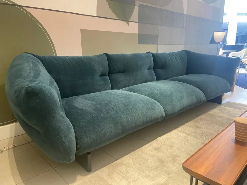 Scopri il prezzo riservato del divano Lineare Moncloud Cassina in foto 