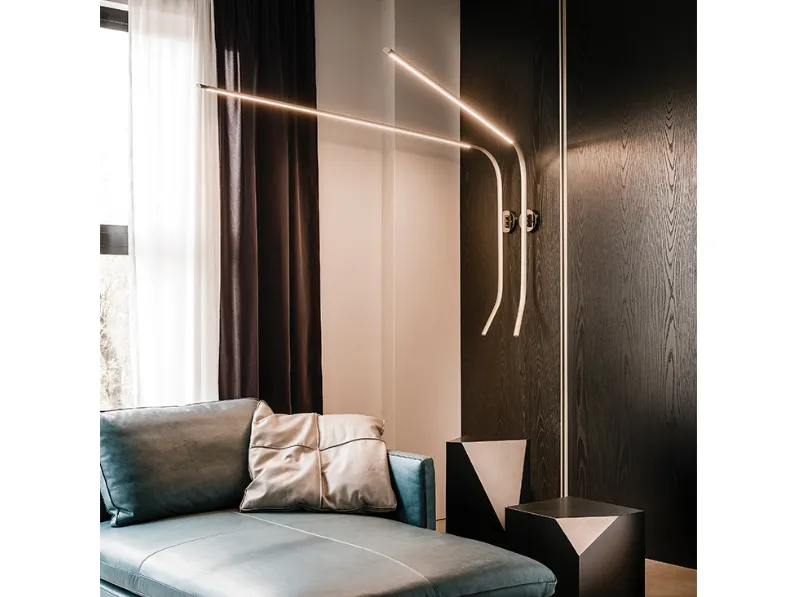 1. Design moderno ed elegante. 
2. Struttura in legno di faggio. 
3. Seduta imbottita in pelle. 
4. Struttura resistente e robusta. 
5. Facile da pulire.