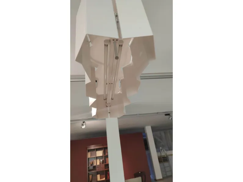 Scopri la Lampada a Sospensione Fold di Pallucco in Bianco con forte sconto!