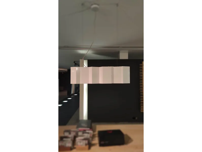 Scopri la Lampada a Sospensione Fold di Pallucco in Bianco con forte sconto!