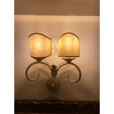 Lampada Artigianale Coppia di lampade da parete in ferro battuto bianche usurate a PREZZI OUTLET