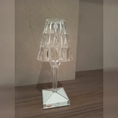 Da tavolo Battery Kartell a prezzo Outlet  approfittane ora!