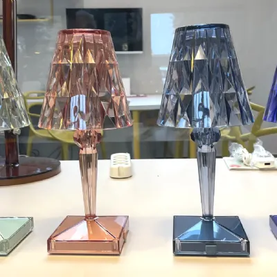 Da tavolo Kartell Battery new colors Altri colori in offerta