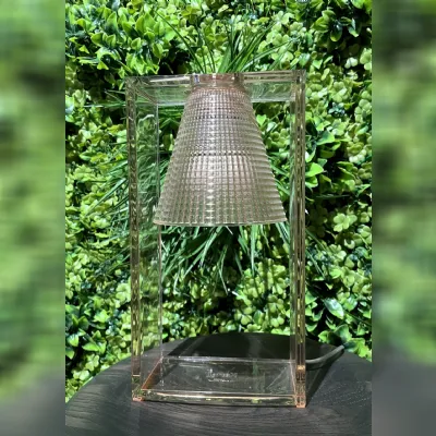 Da tavolo Light-air  Kartell con un ribasso esclusivo