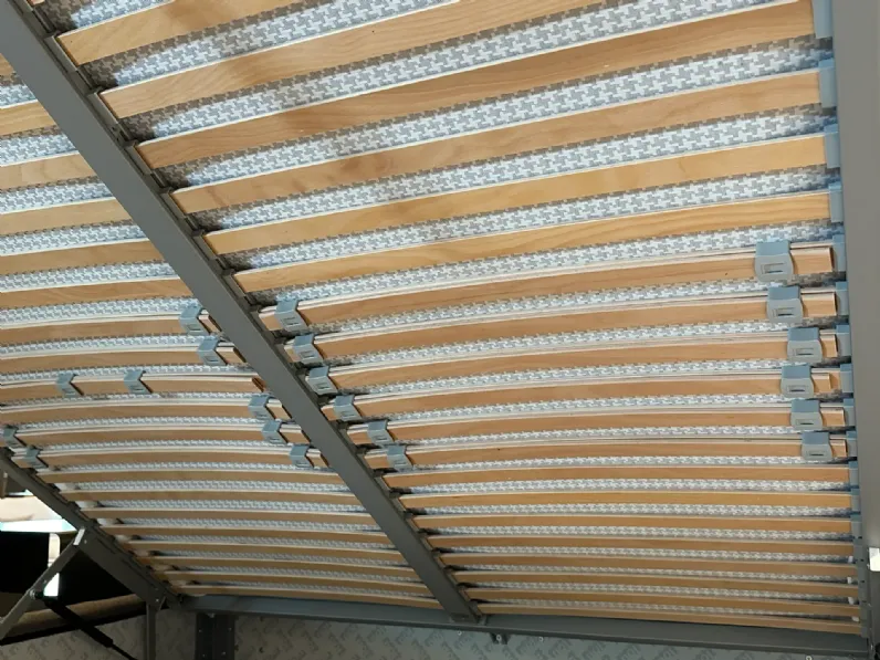 Letto imbottito modello Atelierm di Flou scontato 20%