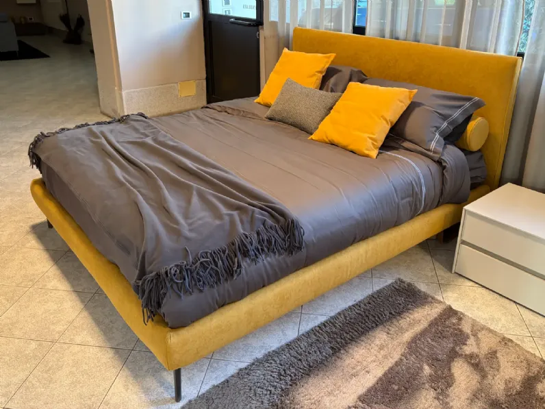 Letto imbottito modello Dread di Twils scontato 19%