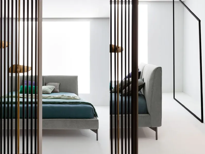 Letto design con piedini Ada Twils a prezzo scontato