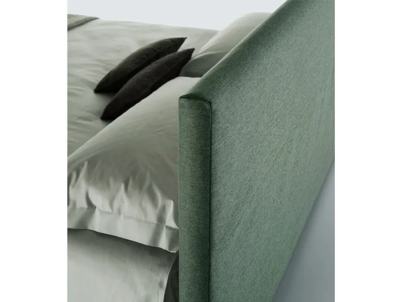 Letto imbottito modello Arata di Rosini scontato 30%