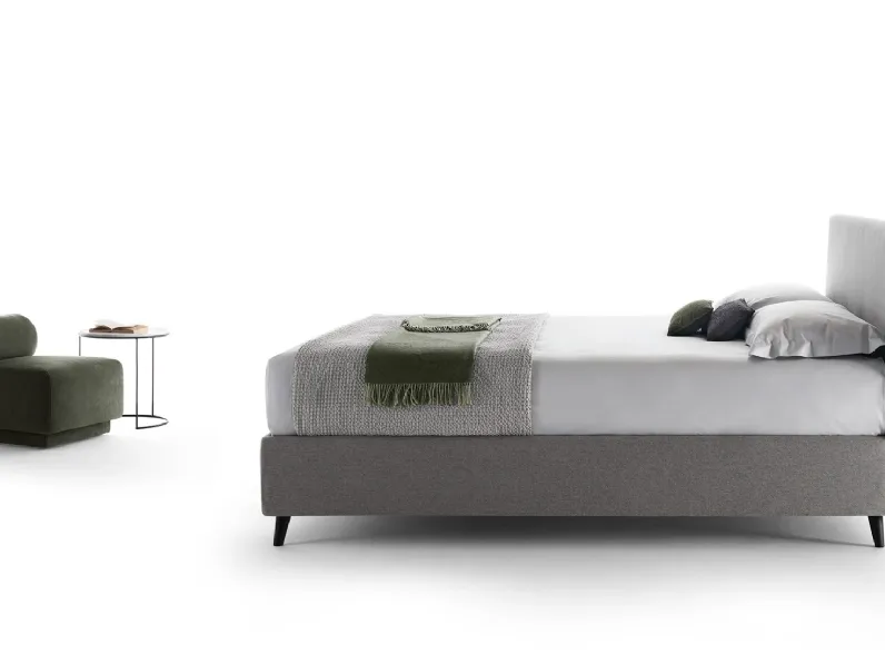 Letto imbottito modello Arata di Rosini scontato 30%