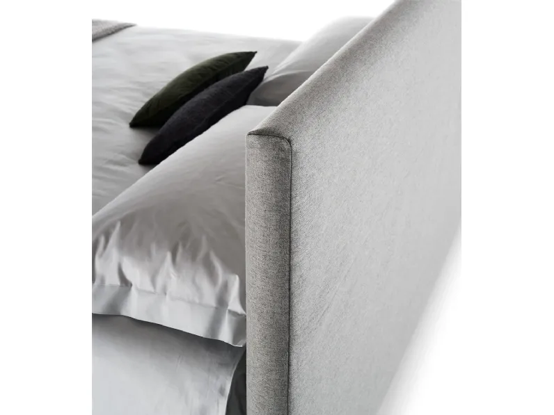 Letto imbottito modello Arata di Rosini scontato 30%