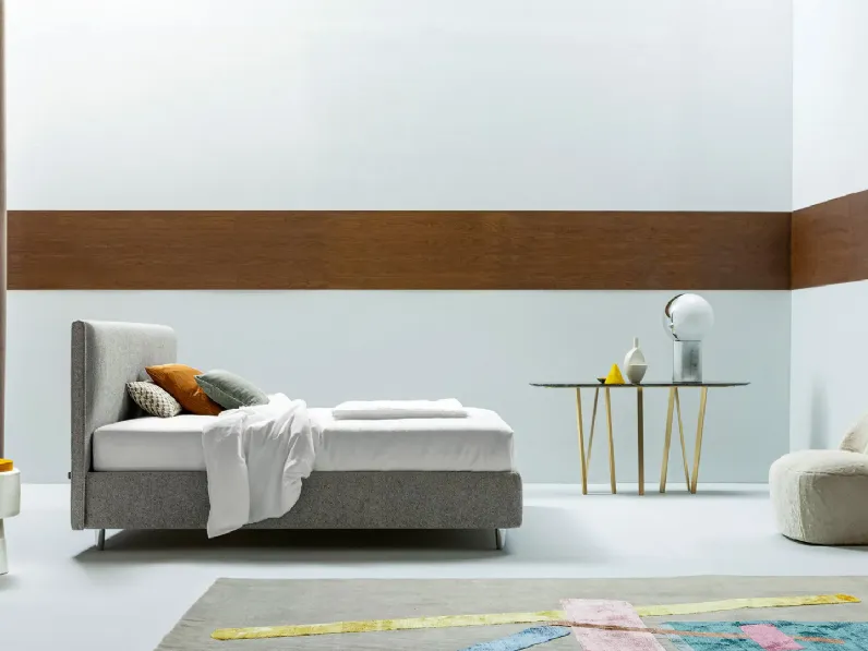 Letto imbottito modello Dread di Twils scontato 30%