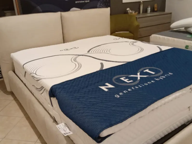 Letto imbottito modello Allen di Le comfort scontato 30%