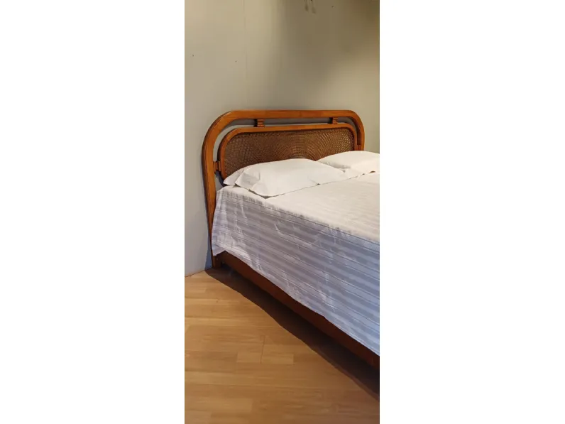Letto in legno modello Ventaglio  di Artigianale scontato 65%