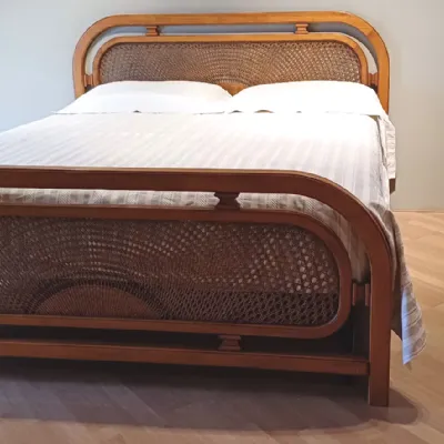 Letto in legno modello Ventaglio  di Artigianale scontato 65%