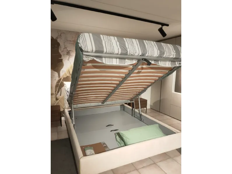 Letto imbottito modello Arty di Samoa scontato 50%