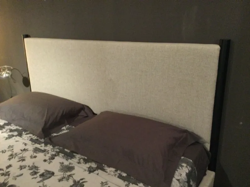 Letto imbottito con piedini Baia &tradition a prezzo ribassato
