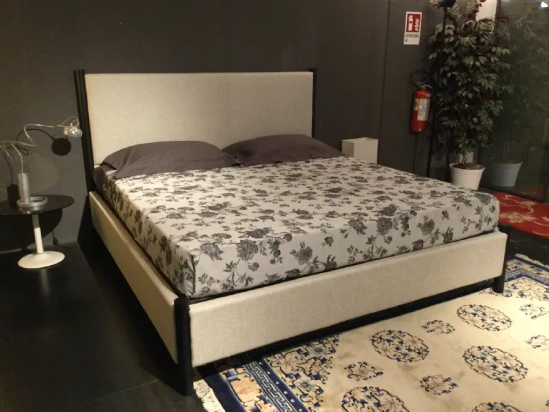 Letto imbottito con piedini Baia &tradition a prezzo ribassato
