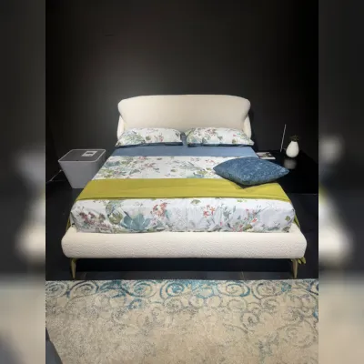 Letto imbottito modello Artemis di Novaluna scontato 36%