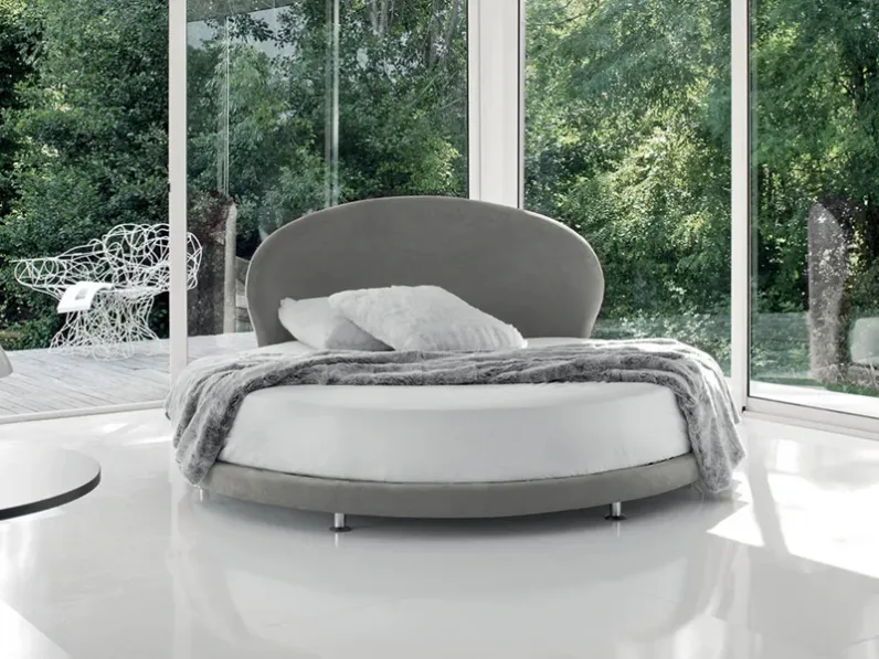 Letto imbottito con piedini Kaleido  Rigosalotti a prezzo ribassato