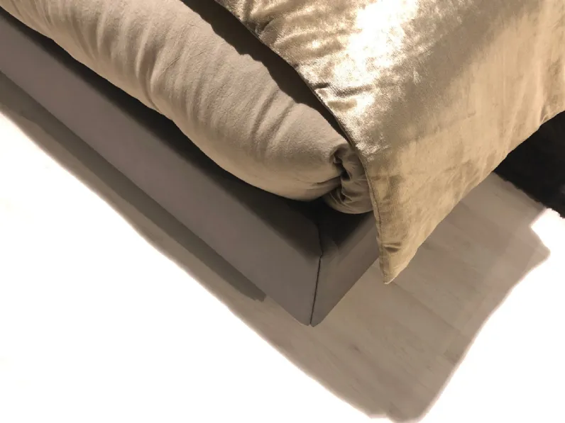 Letto design Max capitonné Twils con un ribasso del 30%