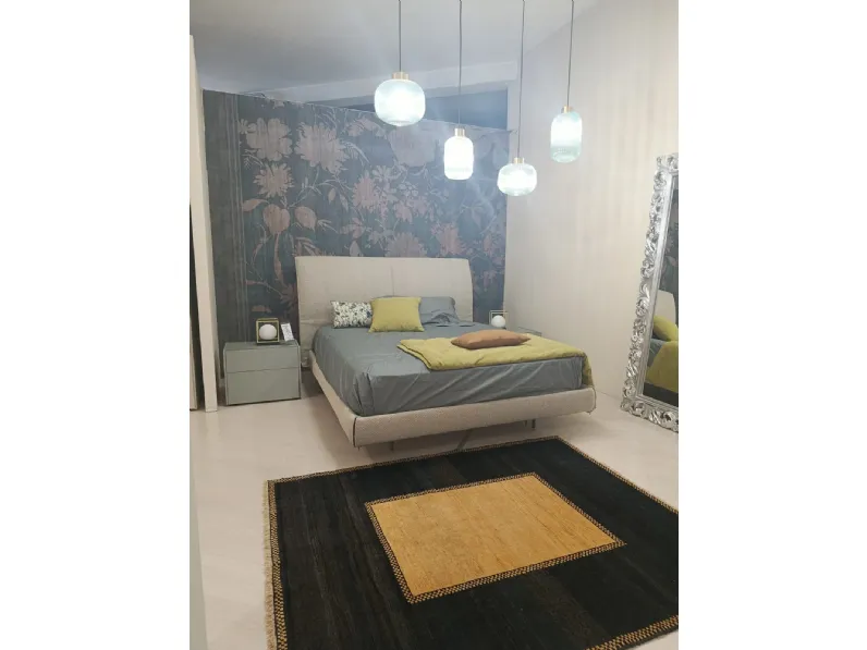 Letto matrimoniale con piedini Sail Twils a prezzo scontato