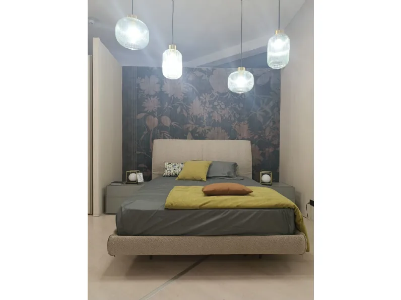 Letto matrimoniale con piedini Sail Twils a prezzo scontato