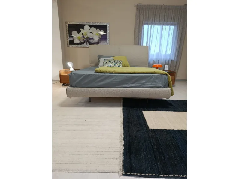 Letto matrimoniale con piedini Sail Twils a prezzo scontato