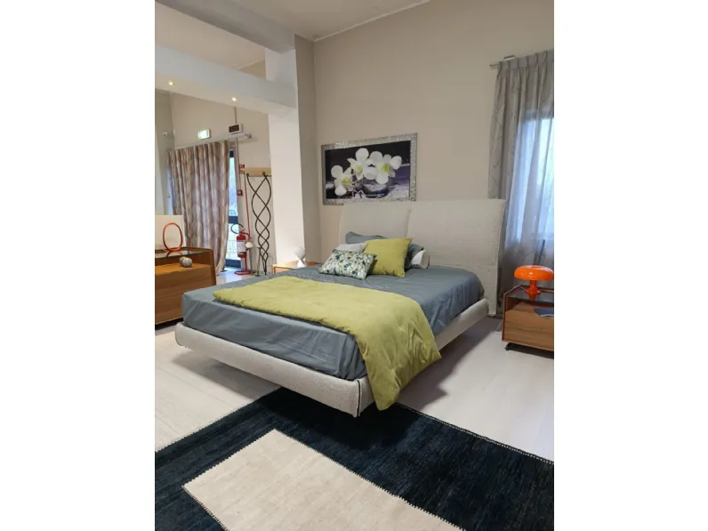 Letto matrimoniale con piedini Sail Twils a prezzo scontato